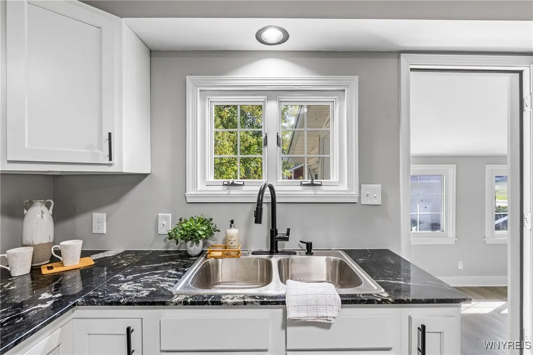 651 Longmeadow Road, Amherst, New York 14226, Amherst, New York 14226, 5 Bedrooms Bedrooms, 10 Rooms Rooms,2 BathroomsBathrooms,Residential,For Sale,651 Longmeadow Road, Amherst, New York 14226,0,B1641977