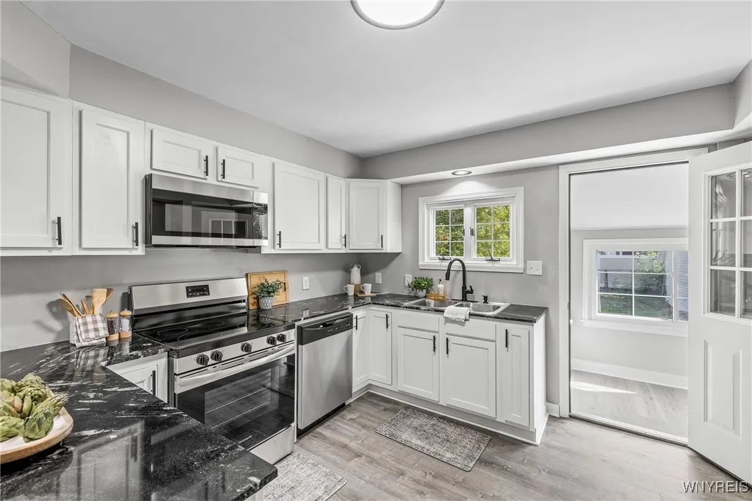 651 Longmeadow Road, Amherst, New York 14226, Amherst, New York 14226, 5 Bedrooms Bedrooms, 10 Rooms Rooms,2 BathroomsBathrooms,Residential,For Sale,651 Longmeadow Road, Amherst, New York 14226,0,B1641977