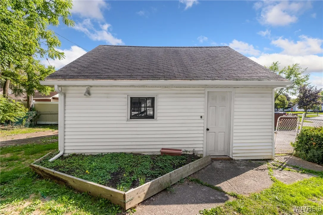 651 Longmeadow Road, Amherst, New York 14226, Amherst, New York 14226, 5 Bedrooms Bedrooms, 10 Rooms Rooms,2 BathroomsBathrooms,Residential,For Sale,651 Longmeadow Road, Amherst, New York 14226,0,B1641977