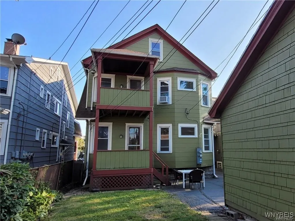 139 Fordham (lower) - Back w/ Deck