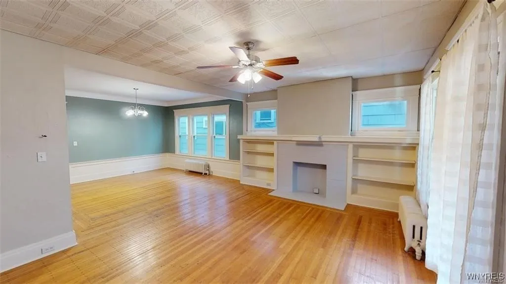 139 Fordham (lower) - Living Room