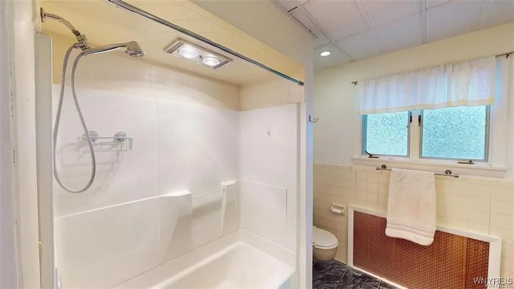 139 Fordham (lower) - Bathroom