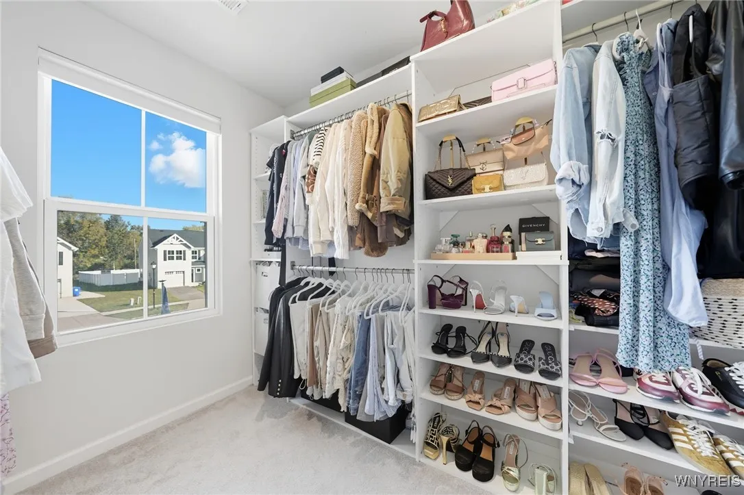 Walk-in-closet