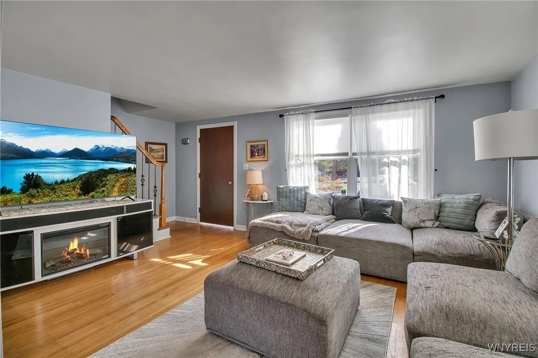 470 Maynard Drive, Amherst, New York 14226, Amherst, New York 14226, 3 Bedrooms Bedrooms, 7 Rooms Rooms,1 BathroomBathrooms,Residential,For Sale,470 Maynard Drive, Amherst, New York 14226,0,B1641547