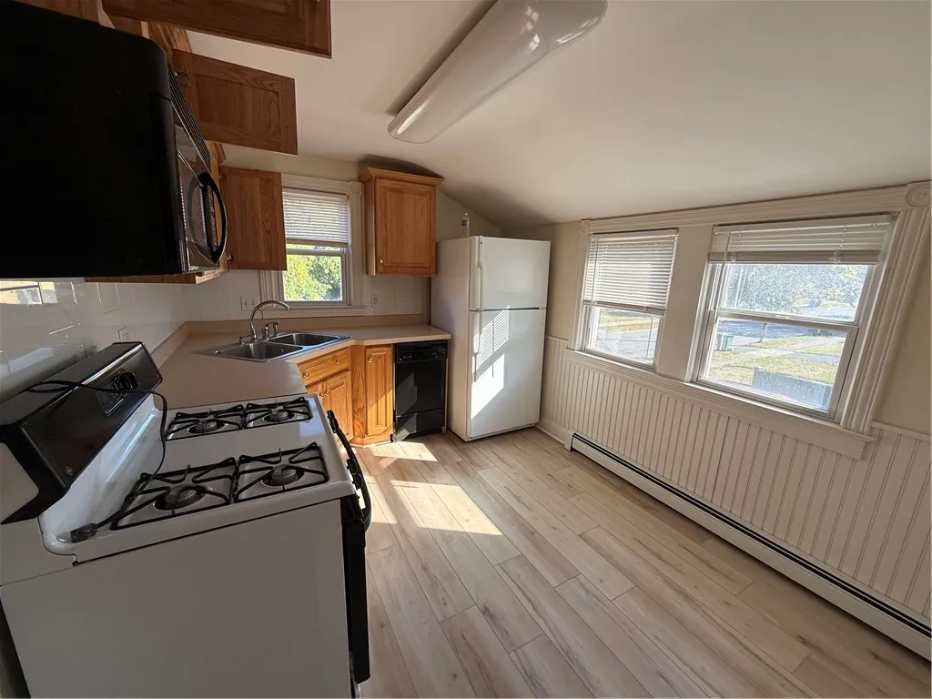 1698 Mt Hope Avenue, Rochester, New York 14620, Rochester, New York 14620, 2 Bedrooms Bedrooms, 5 Rooms Rooms,1 BathroomBathrooms,Residential Lease,Closed,1698 Mt Hope Avenue, Rochester, New York 14620,0,R1642960