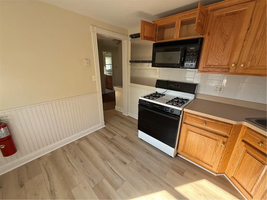 1698 Mt Hope Avenue, Rochester, New York 14620, Rochester, New York 14620, 2 Bedrooms Bedrooms, 5 Rooms Rooms,1 BathroomBathrooms,Residential Lease,Closed,1698 Mt Hope Avenue, Rochester, New York 14620,0,R1642960