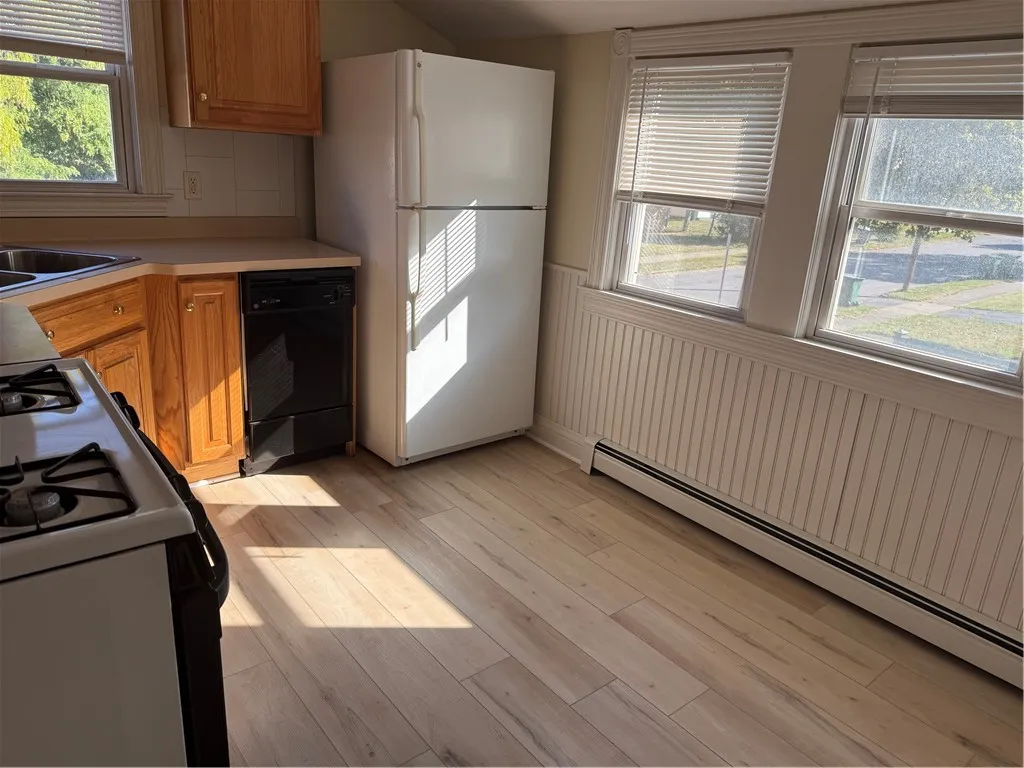 1698 Mt Hope Avenue, Rochester, New York 14620, Rochester, New York 14620, 2 Bedrooms Bedrooms, 5 Rooms Rooms,1 BathroomBathrooms,Residential Lease,Closed,1698 Mt Hope Avenue, Rochester, New York 14620,0,R1642960