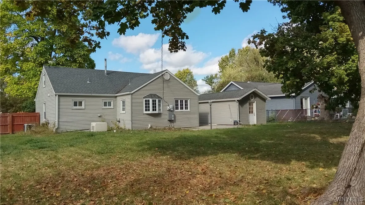 4357 Barton Road, Clarence, New York 14031, Clarence, New York 14031, 3 Bedrooms Bedrooms, 3 Rooms Rooms,1 BathroomBathrooms,Residential,For Sale,4357 Barton Road, Clarence, New York 14031,0,B1642908
