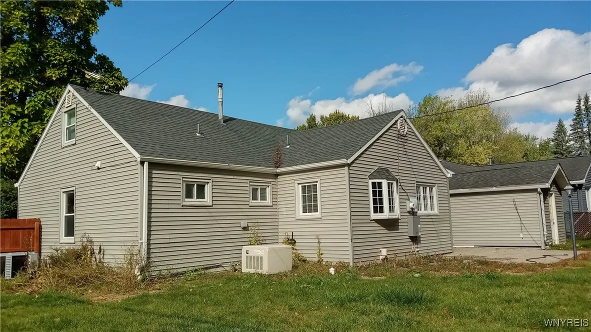 4357 Barton Road, Clarence, New York 14031, Clarence, New York 14031, 3 Bedrooms Bedrooms, 3 Rooms Rooms,1 BathroomBathrooms,Residential,For Sale,4357 Barton Road, Clarence, New York 14031,0,B1642908