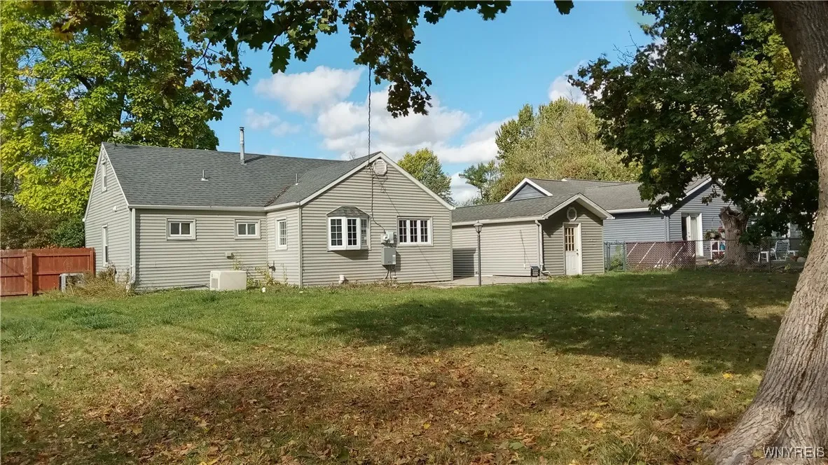 4357 Barton Road, Clarence, New York 14031, Clarence, New York 14031, 3 Bedrooms Bedrooms, 3 Rooms Rooms,1 BathroomBathrooms,Residential,For Sale,4357 Barton Road, Clarence, New York 14031,0,B1642908