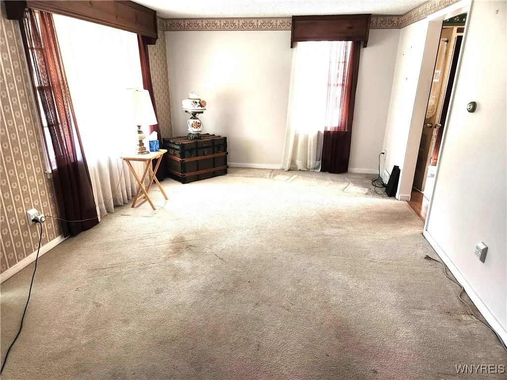 136 Flohr Avenue, West Seneca, New York 14224, West Seneca, New York 14224, 2 Bedrooms Bedrooms, 5 Rooms Rooms,1 BathroomBathrooms,Residential,For Sale,136 Flohr Avenue, West Seneca, New York 14224,0,B1641980
