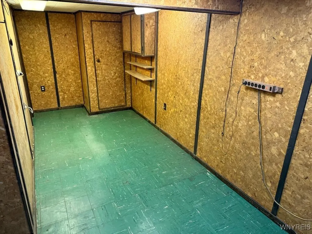 136 Flohr Avenue, West Seneca, New York 14224, West Seneca, New York 14224, 2 Bedrooms Bedrooms, 5 Rooms Rooms,1 BathroomBathrooms,Residential,For Sale,136 Flohr Avenue, West Seneca, New York 14224,0,B1641980