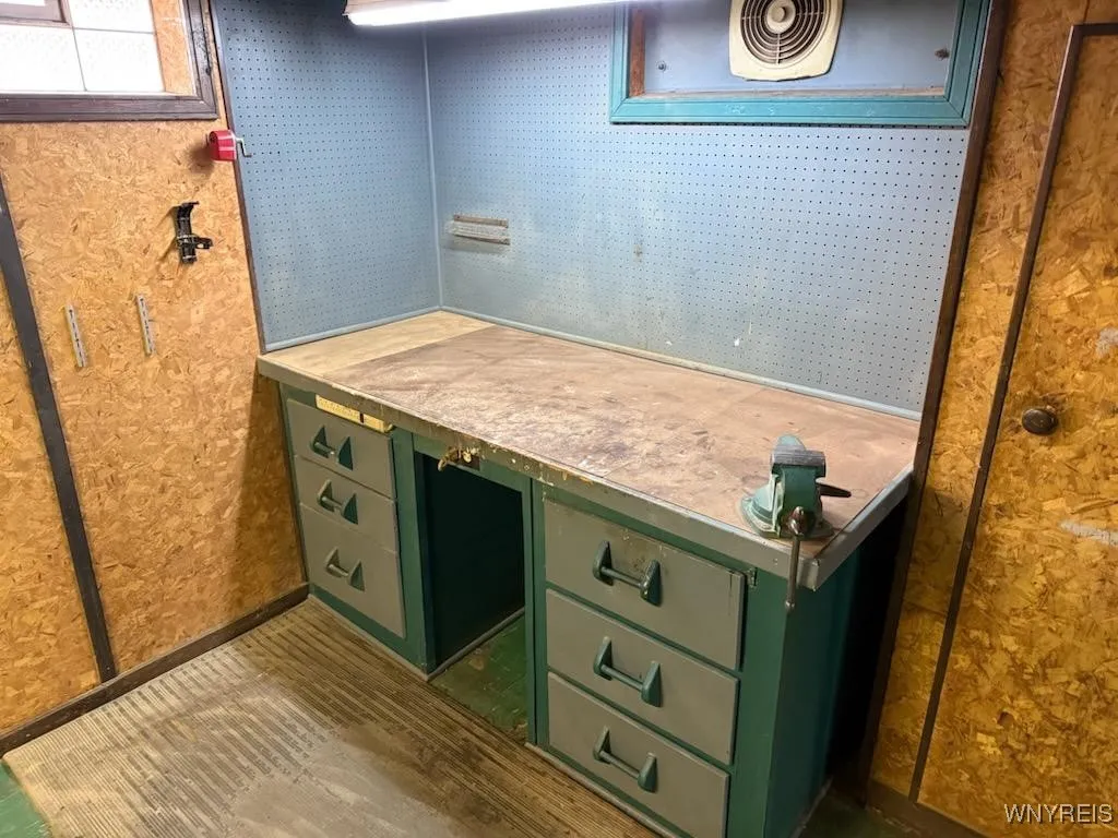 136 Flohr Avenue, West Seneca, New York 14224, West Seneca, New York 14224, 2 Bedrooms Bedrooms, 5 Rooms Rooms,1 BathroomBathrooms,Residential,For Sale,136 Flohr Avenue, West Seneca, New York 14224,0,B1641980