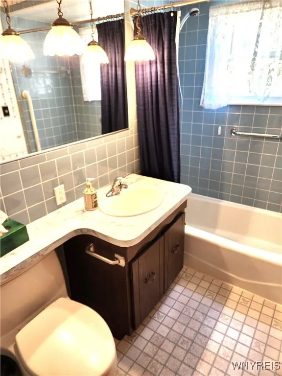 136 Flohr Avenue, West Seneca, New York 14224, West Seneca, New York 14224, 2 Bedrooms Bedrooms, 5 Rooms Rooms,1 BathroomBathrooms,Residential,For Sale,136 Flohr Avenue, West Seneca, New York 14224,0,B1641980