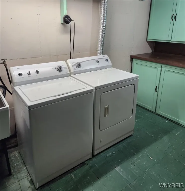 136 Flohr Avenue, West Seneca, New York 14224, West Seneca, New York 14224, 2 Bedrooms Bedrooms, 5 Rooms Rooms,1 BathroomBathrooms,Residential,For Sale,136 Flohr Avenue, West Seneca, New York 14224,0,B1641980
