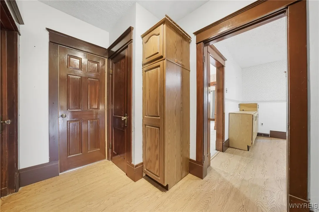 84 Alsace Avenue, Buffalo, New York 14220, Buffalo, New York 14220, 3 Bedrooms Bedrooms, 10 Rooms Rooms,1 BathroomBathrooms,Residential,For Sale,84 Alsace Avenue, Buffalo, New York 14220,0,B1641733