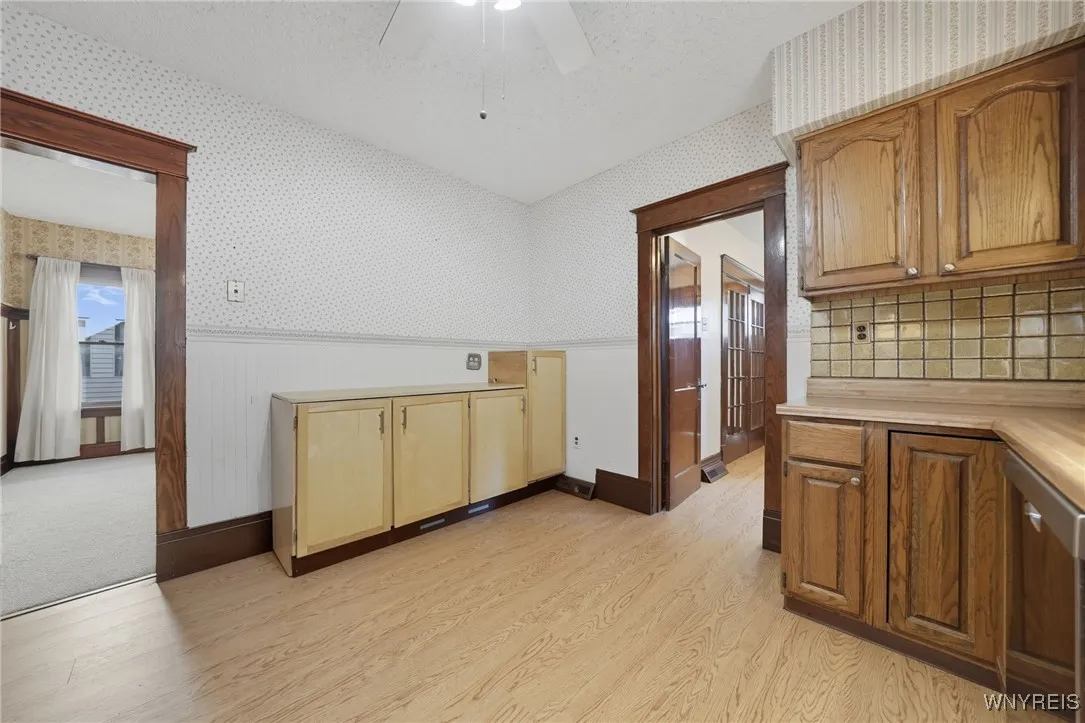84 Alsace Avenue, Buffalo, New York 14220, Buffalo, New York 14220, 3 Bedrooms Bedrooms, 10 Rooms Rooms,1 BathroomBathrooms,Residential,For Sale,84 Alsace Avenue, Buffalo, New York 14220,0,B1641733