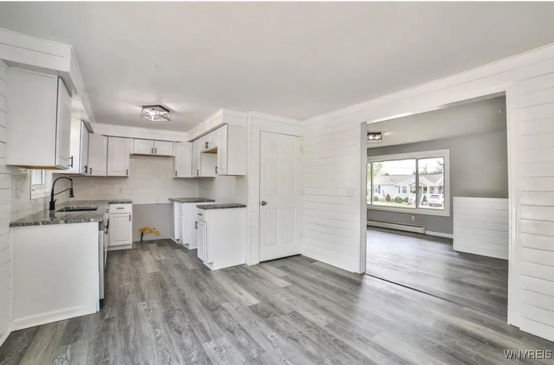 240 Belmont Court East, North Tonawanda, New York, North Tonawanda, New York 14120, 3 Bedrooms Bedrooms, 8 Rooms Rooms,2 BathroomsBathrooms,Residential,For Sale,240 Belmont Court East, North Tonawanda, New York ,0,B1643018
