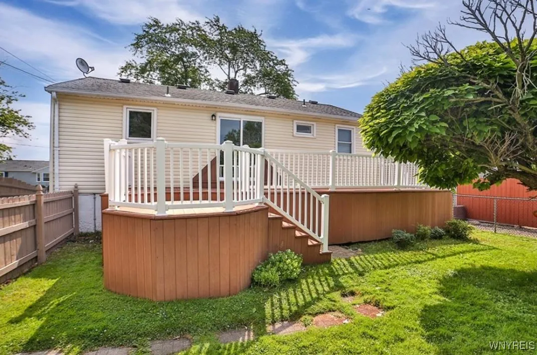 240 Belmont Court East, North Tonawanda, New York, North Tonawanda, New York 14120, 3 Bedrooms Bedrooms, 8 Rooms Rooms,2 BathroomsBathrooms,Residential,For Sale,240 Belmont Court East, North Tonawanda, New York ,0,B1643018