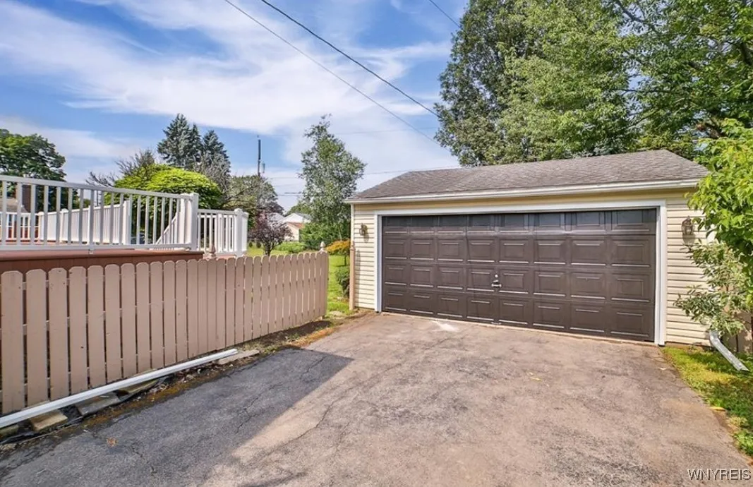 240 Belmont Court East, North Tonawanda, New York, North Tonawanda, New York 14120, 3 Bedrooms Bedrooms, 8 Rooms Rooms,2 BathroomsBathrooms,Residential,For Sale,240 Belmont Court East, North Tonawanda, New York ,0,B1643018