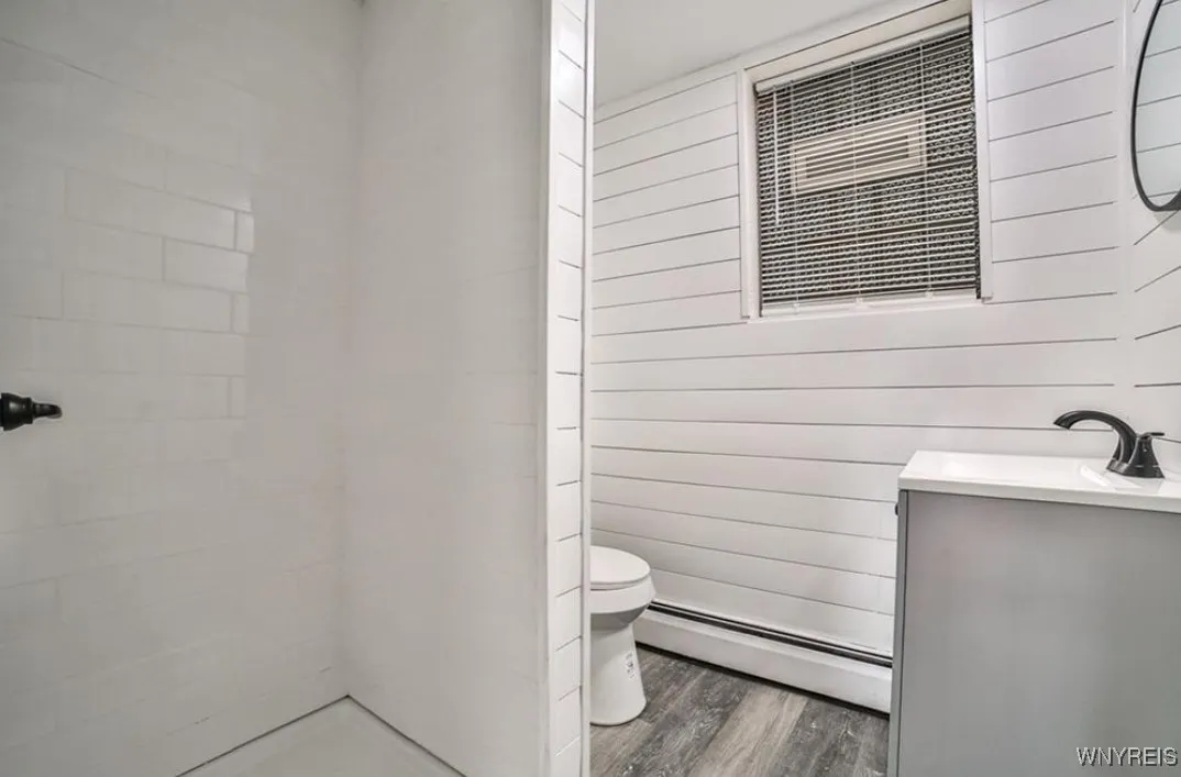 240 Belmont Court East, North Tonawanda, New York, North Tonawanda, New York 14120, 3 Bedrooms Bedrooms, 8 Rooms Rooms,2 BathroomsBathrooms,Residential,For Sale,240 Belmont Court East, North Tonawanda, New York ,0,B1643018