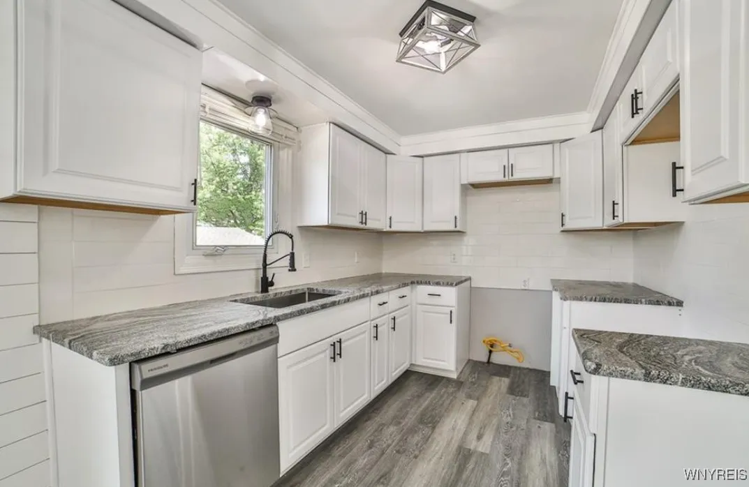 240 Belmont Court East, North Tonawanda, New York, North Tonawanda, New York 14120, 3 Bedrooms Bedrooms, 8 Rooms Rooms,2 BathroomsBathrooms,Residential,For Sale,240 Belmont Court East, North Tonawanda, New York ,0,B1643018