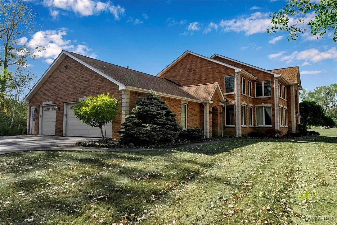 4505 Timberlake Drive, Clarence, New York 14031, Clarence, New York 14031, 4 Bedrooms Bedrooms, 10 Rooms Rooms,3 BathroomsBathrooms,Residential,For Sale,4505 Timberlake Drive, Clarence, New York 14031,0,B1642927