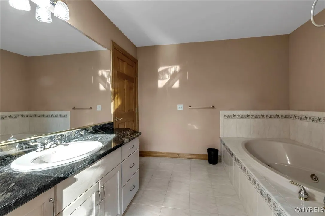 4505 Timberlake Drive, Clarence, New York 14031, Clarence, New York 14031, 4 Bedrooms Bedrooms, 10 Rooms Rooms,3 BathroomsBathrooms,Residential,For Sale,4505 Timberlake Drive, Clarence, New York 14031,0,B1642927