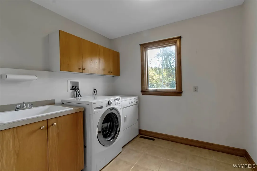 4505 Timberlake Drive, Clarence, New York 14031, Clarence, New York 14031, 4 Bedrooms Bedrooms, 10 Rooms Rooms,3 BathroomsBathrooms,Residential,For Sale,4505 Timberlake Drive, Clarence, New York 14031,0,B1642927