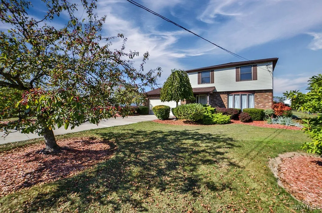 1687 Fix Road, Grand Island, New York 14072, Grand Island, New York 14072, 3 Bedrooms Bedrooms, 10 Rooms Rooms,1 BathroomBathrooms,Residential,For Sale,1687 Fix Road, Grand Island, New York 14072,0,B1642495