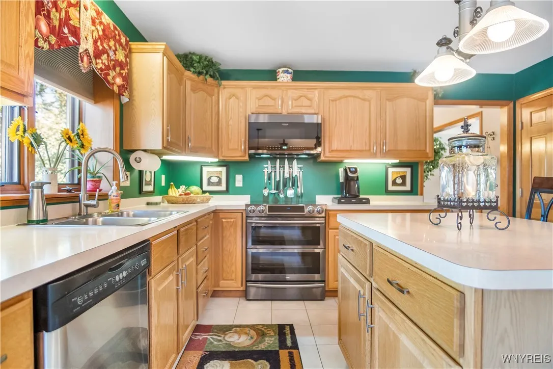 4912 Eastbrooke Place, Clarence, New York 14221, Clarence, New York 14221, 4 Bedrooms Bedrooms, 9 Rooms Rooms,2 BathroomsBathrooms,Residential,For Sale,4912 Eastbrooke Place, Clarence, New York 14221,0,B1642886