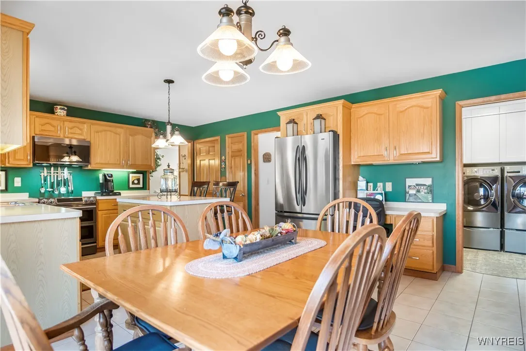 4912 Eastbrooke Place, Clarence, New York 14221, Clarence, New York 14221, 4 Bedrooms Bedrooms, 9 Rooms Rooms,2 BathroomsBathrooms,Residential,For Sale,4912 Eastbrooke Place, Clarence, New York 14221,0,B1642886