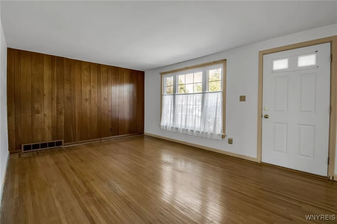 155 Traverse Boulevard, Tonawanda, New York 14223, Tonawanda, New York 14223, 3 Bedrooms Bedrooms, 6 Rooms Rooms,1 BathroomBathrooms,Residential,For Sale,155 Traverse Boulevard, Tonawanda, New York 14223,0,B1642931