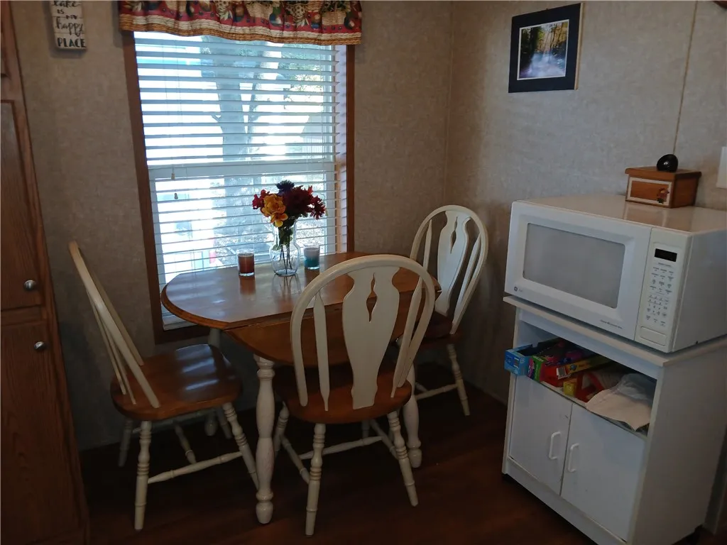 105 Superior Park, Manchester, New York 14548, Manchester, New York 14548, 3 Bedrooms Bedrooms, 5 Rooms Rooms,2 BathroomsBathrooms,Residential,Closed,105 Superior Park, Manchester, New York 14548,0,R1642963