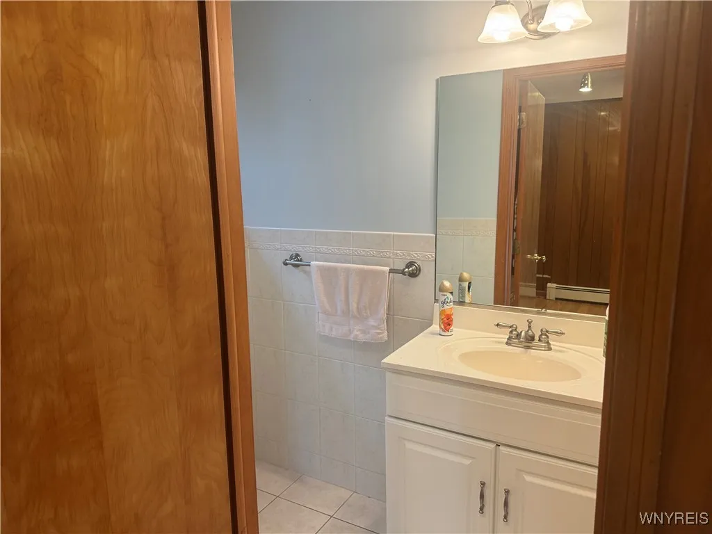 248 Macarthur Drive, Amherst, New York 14221, Amherst, New York 14221, 3 Bedrooms Bedrooms, 9 Rooms Rooms,1 BathroomBathrooms,Residential,For Sale,248 Macarthur Drive, Amherst, New York 14221,0,B1642717