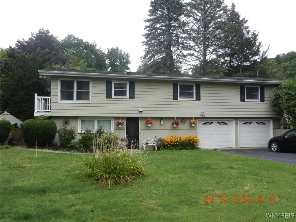 6390 Deanna Drive, Hamburg, New York 14075, Hamburg, New York 14075, 3 Bedrooms Bedrooms, 8 Rooms Rooms,2 BathroomsBathrooms,Residential,For Sale,6390 Deanna Drive, Hamburg, New York 14075,0,B1643102