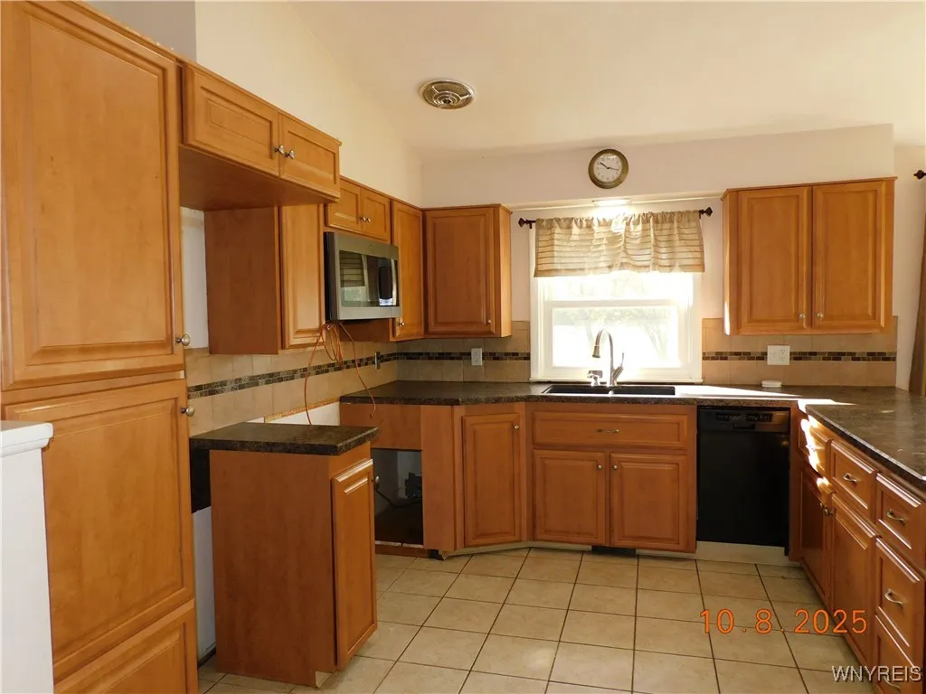 6390 Deanna Drive, Hamburg, New York 14075, Hamburg, New York 14075, 3 Bedrooms Bedrooms, 8 Rooms Rooms,2 BathroomsBathrooms,Residential,For Sale,6390 Deanna Drive, Hamburg, New York 14075,0,B1643102