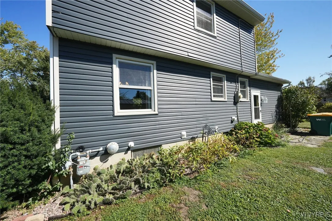 2691 Riverton Avenue, Hamburg, New York 14075, Hamburg, New York 14075, 3 Bedrooms Bedrooms, 7 Rooms Rooms,1 BathroomBathrooms,Residential,Closed,2691 Riverton Avenue, Hamburg, New York 14075,0,B1642029