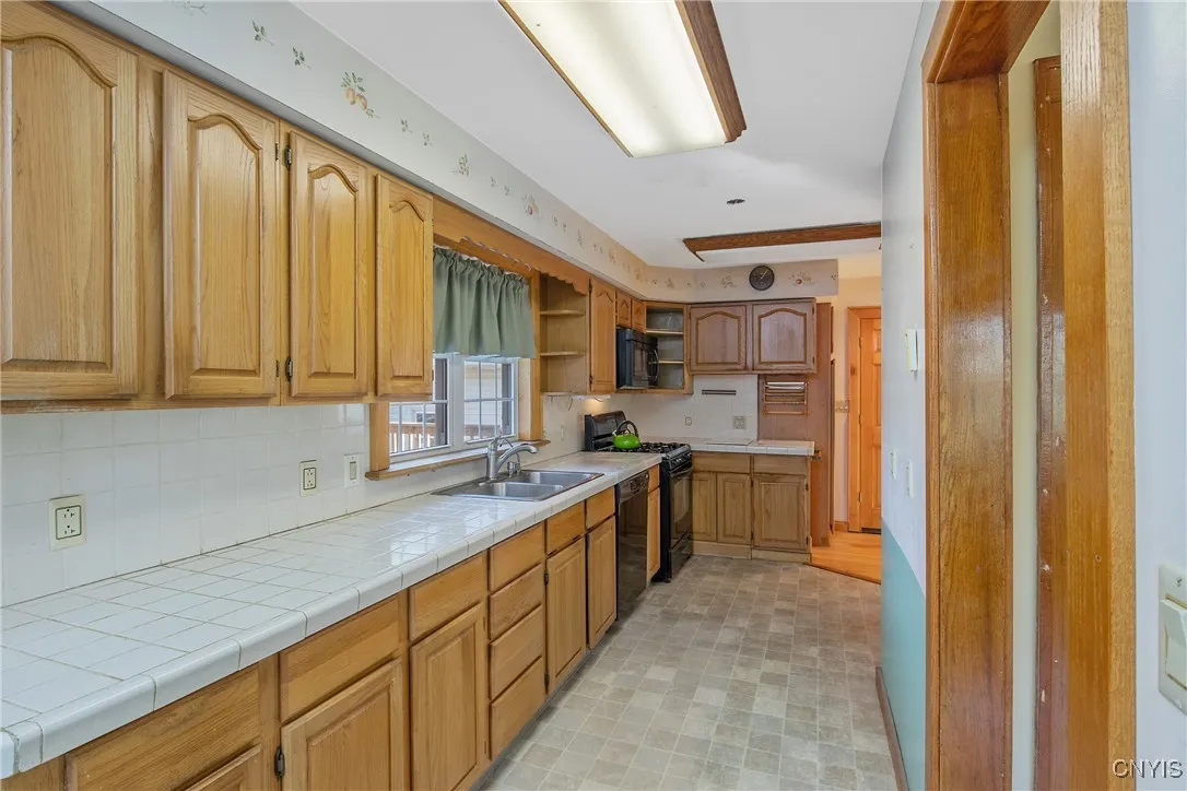 2223 Turnpike Road, Throop, New York 13021, Throop, New York 13021, 4 Bedrooms Bedrooms, 12 Rooms Rooms,2 BathroomsBathrooms,Residential,For Sale,2223 Turnpike Road, Throop, New York 13021,0,S1642863