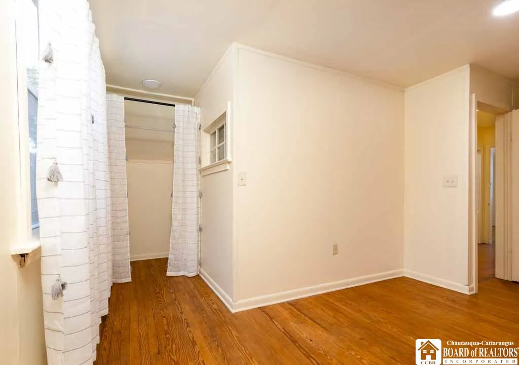 2nd floor bedroom L-shaped w/closet