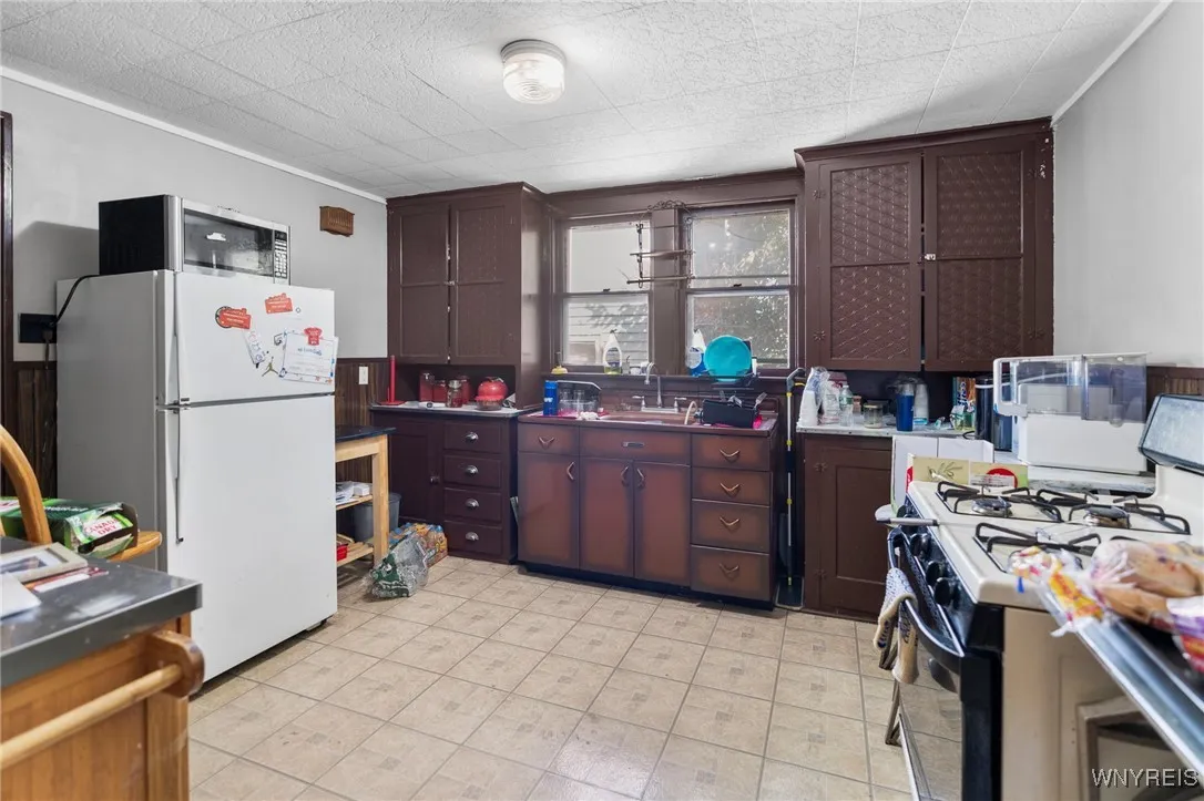 889 Tifft Street, Buffalo, New York 14220, Buffalo, New York 14220, 4 Bedrooms Bedrooms, ,2 BathroomsBathrooms,Residential,For Sale,889 Tifft Street, Buffalo, New York 14220,0,B1642871