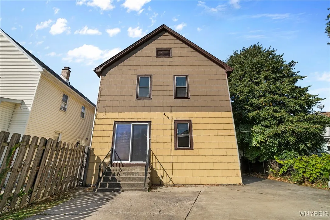 889 Tifft Street, Buffalo, New York 14220, Buffalo, New York 14220, 4 Bedrooms Bedrooms, ,2 BathroomsBathrooms,Residential,For Sale,889 Tifft Street, Buffalo, New York 14220,0,B1642871