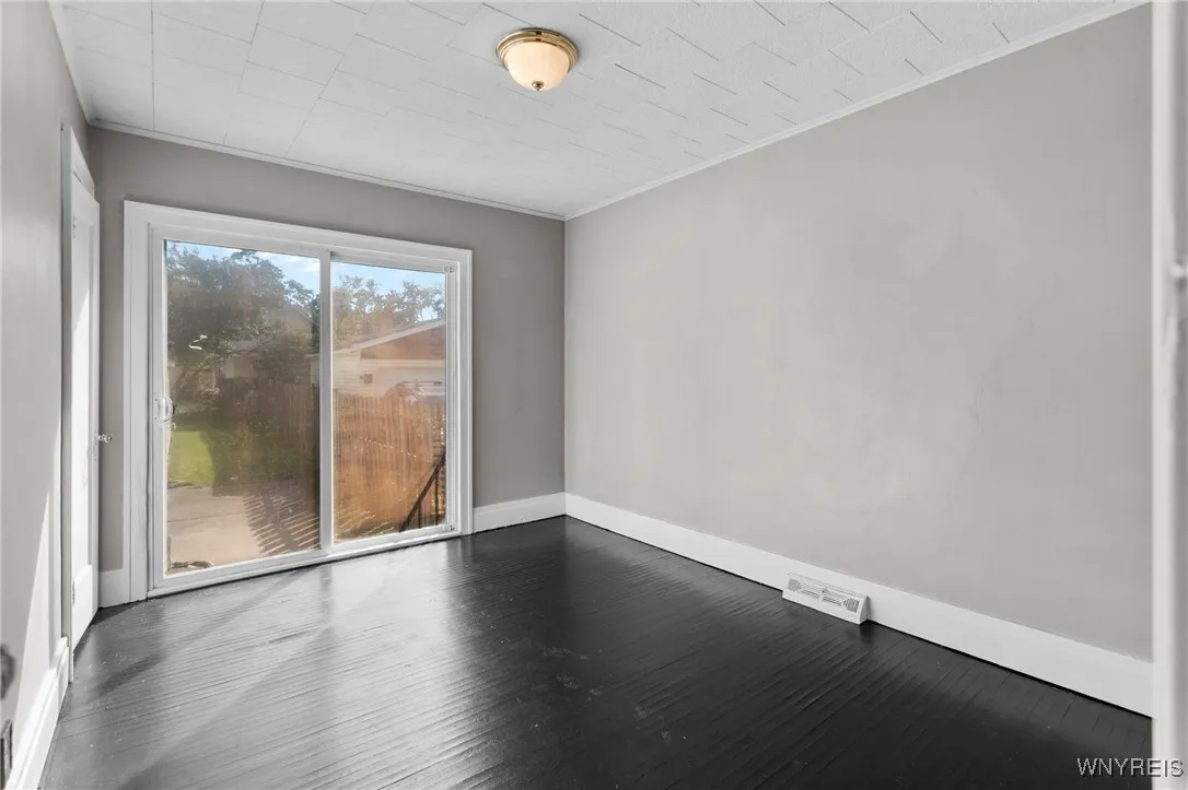 889 Tifft Street, Buffalo, New York 14220, Buffalo, New York 14220, 4 Bedrooms Bedrooms, ,2 BathroomsBathrooms,Residential,For Sale,889 Tifft Street, Buffalo, New York 14220,0,B1642871