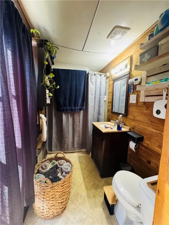 second floor full bath
