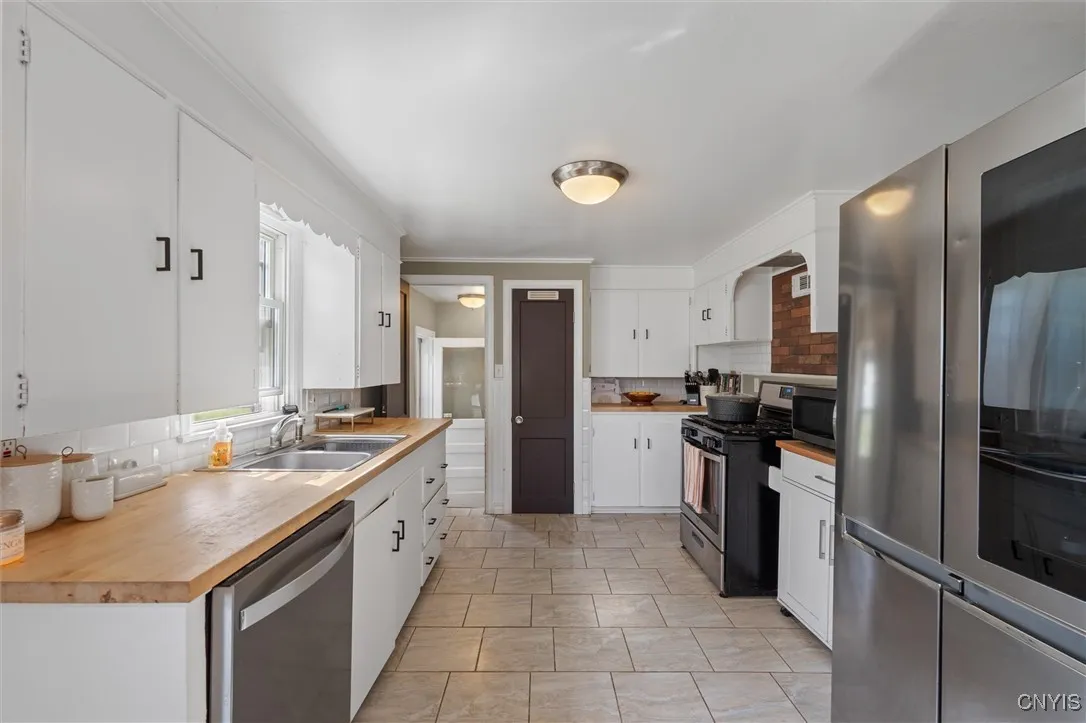 107 Fairmount Avenue, Salina, New York 13088, Salina, New York 13088, 3 Bedrooms Bedrooms, 4 Rooms Rooms,1 BathroomBathrooms,Residential,For Sale,107 Fairmount Avenue, Salina, New York 13088,0,S1643162