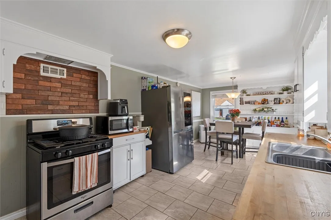 107 Fairmount Avenue, Salina, New York 13088, Salina, New York 13088, 3 Bedrooms Bedrooms, 4 Rooms Rooms,1 BathroomBathrooms,Residential,For Sale,107 Fairmount Avenue, Salina, New York 13088,0,S1643162