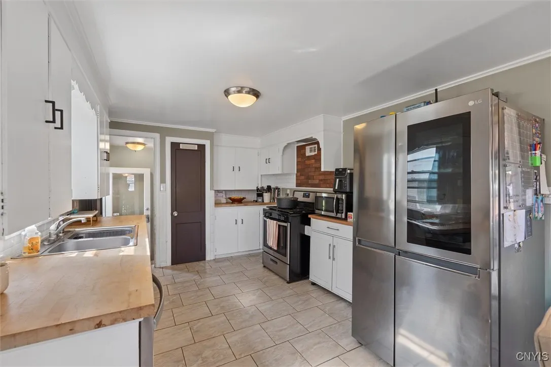 107 Fairmount Avenue, Salina, New York 13088, Salina, New York 13088, 3 Bedrooms Bedrooms, 4 Rooms Rooms,1 BathroomBathrooms,Residential,For Sale,107 Fairmount Avenue, Salina, New York 13088,0,S1643162