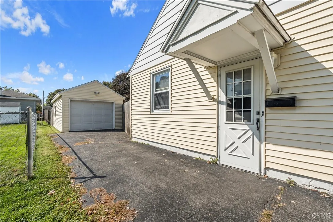 107 Fairmount Avenue, Salina, New York 13088, Salina, New York 13088, 3 Bedrooms Bedrooms, 4 Rooms Rooms,1 BathroomBathrooms,Residential,For Sale,107 Fairmount Avenue, Salina, New York 13088,0,S1643162