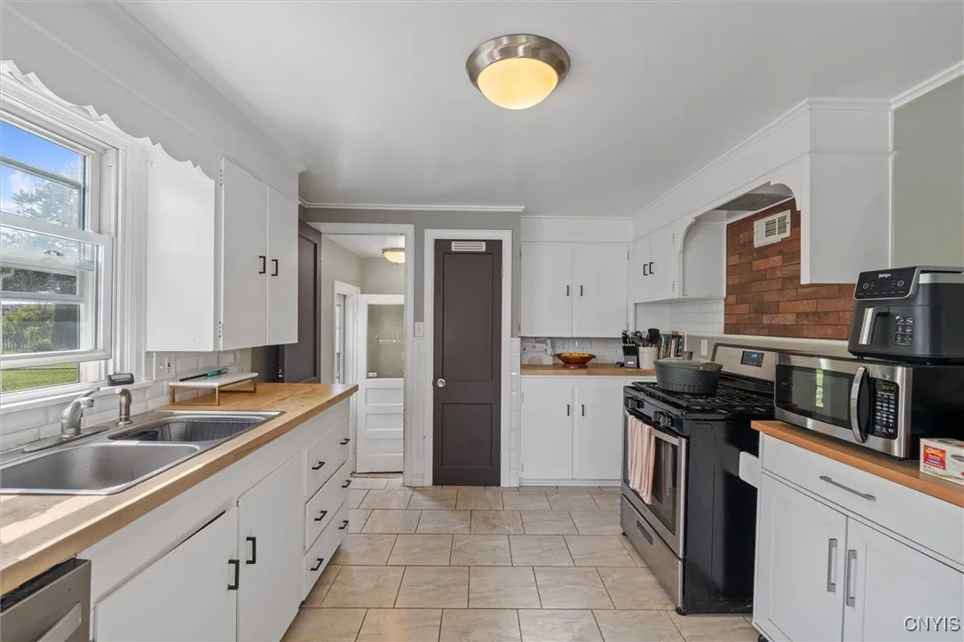 107 Fairmount Avenue, Salina, New York 13088, Salina, New York 13088, 3 Bedrooms Bedrooms, 4 Rooms Rooms,1 BathroomBathrooms,Residential,For Sale,107 Fairmount Avenue, Salina, New York 13088,0,S1643162