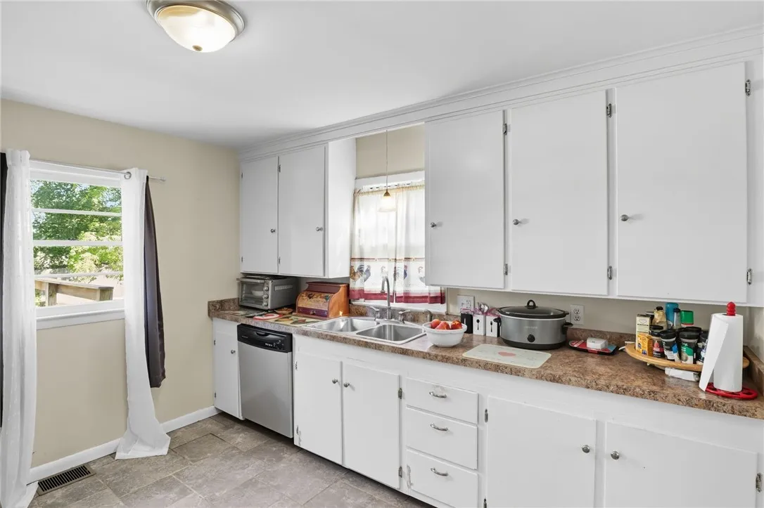 126 Chapin Street, Canandaigua City, New York 1442, Canandaigua City, New York 14424, 3 Bedrooms Bedrooms, 5 Rooms Rooms,1 BathroomBathrooms,Residential,For Sale,126 Chapin Street, Canandaigua City, New York 1442,0,R1642762